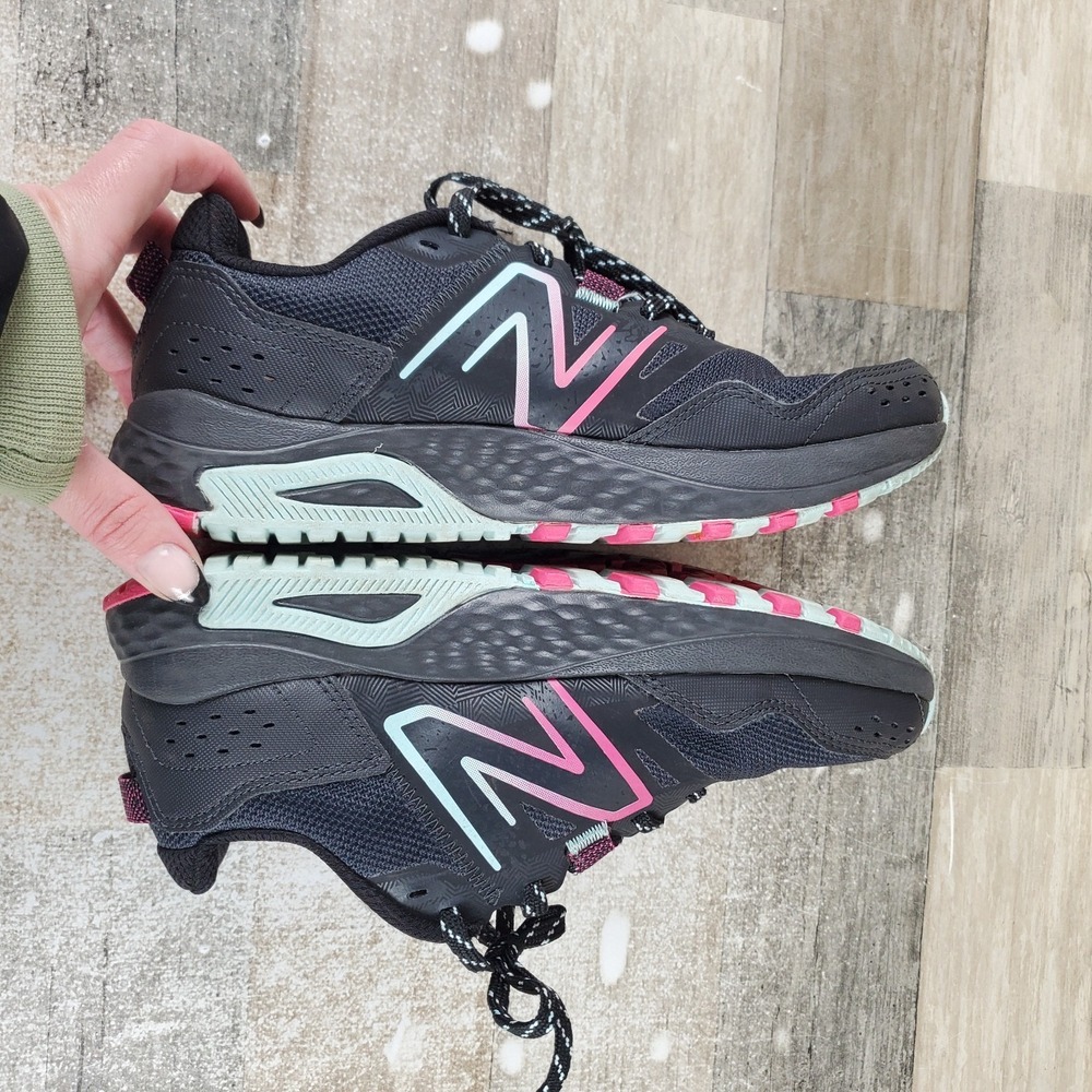 New Balance 410 V8 Womens Shoes Sz‎ 7 B Black Hi-Pink Bright Cyan Sneakers - Picture 6 of 10